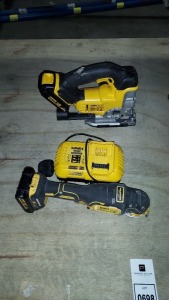 5 PIECE MIXED DEWALT LOT TO INCLUDE DEWALT DCS355 MULTI TOOL,, DEWALTS DCS331 JIGSAW AND DEWALT DCB118 FAST CHARGER ALSO INCLUDES 2 X 18V 1.5AH BATTERYS