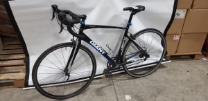 1 X GIANT DEFY ALUXX SL 6000 SERIES BUTTED TUBING ROAD BICYCLE WITH THIN TYRES ( FRAME DIMENSION 21 INCH FRAME )