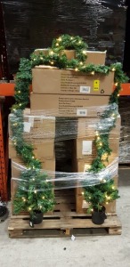 12 X LED LIGHT UP CHRISTMAS DOOR SET INCLUDING 1 CROWN WREATH AND OUTER DOOR TREE GARLAND - IN 12 BOXES ON A FULL PALLET ( NOTE : ALL CUSTOMER RETURNS - SOME FAULTY/ UNDELIVERED GOODS)