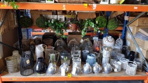 50 + PIECE GARDEN LOT CONTAINING GARDEN 26 CM HANGING TOPIARY BALL , HANGING FLOWER POTS WITH ARTIFICIAL FLOWERS , LARGE AMOUNT OF VARIOUS CANDLE HOLDERS IN VARIOUS COLOURS , METAL FIRE TORCH INCLUDES WICK ETC - ON A FULL BAY ( NOTE : ALL CUSTOMER RETUR