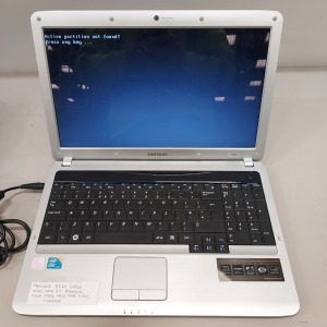 1 X SAMSUNG P530 LAPTOP - INTEL CORE I3 PROCESSOR - SOLID STATE - HARD DRIVE WIPED - NO OS - WITH CHARGER