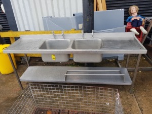 1 X STAINLESS STEEL DOUBLE SINK ( 220 CM LENGTH / 90 CM HEIGHT / 60 CM DEPTH )