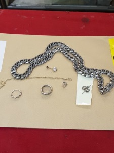 7 PIECE JEWELLERY LOT TO INCLUDE 1 X GOLD COLOURED BRACLET STAMPED 585 , 1 X SILVER COLOURED RING STAMPED 925 , 1 X CROSS PENDANT , 1 X SILVER COLOURED RING , 1 X GOLD COLOURED BELLY BAR , 1 X SET OF SILVER COLOURED EARRINGS , AND 1 X SILVER COLOURED THIC