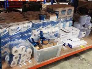 FULL BAY OF ASSORTED HYGIENE LOT CONTAINING LARGE AMOUNT OF SIRIUS PROFFESIONAL TOILET TISSUE 320 SHEET , VARIOUS DISPOSABLE CLEAR VINYL GOVES , MIGI 2 PLY BLUE CENTREFEED KITCHEN WIPES , BOX OF CELLOTAPE AND E TAPE HOLDERS ETC - ON A FULL BAY