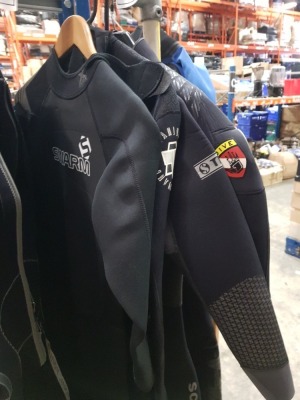 4 X BRAND NEW DIVING WET SUITS IN VARIOUS BRANDS TO INCLUDE SWARM, BODY GLOVER EX7, SCUBA PRO IN SIZES S, M, L.