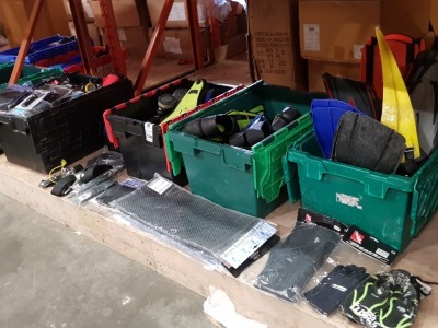 4 X LARGE TRAYS OF MIXED DIVING EQUIPMENT TO INCLUDE VARIOUS DIVING FINS, GLOVES, REGULATOR HOSES, WATERPROOF LED TORCHES, BEAVER CYLINDER MESH, ETC