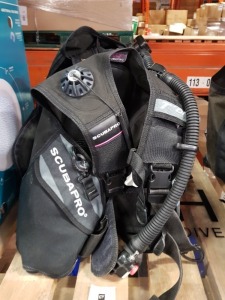 2 X DIVING HARNESSES (SCUBAPRO AND TUSA) IN SIZES XXS AND S