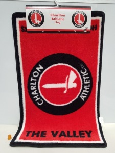 70 X CHARLTON ATHLETIC RUGS (DIMENSIONS 50CM X 90CM) IN 7 PACKS