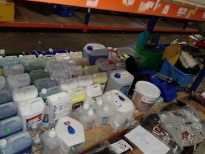 FULL BAY CONTAINING MIXED CLEANING EQUIPMENT TO INCLUDE CLEAN PRO+ FLOOR GEL, AUTORINSE, KITCHEN DEGREASERS, LEMON GEL, SHORROCK TRICHEM DISPENSER, SPONGES, CLOTHS, MOPS, ETC