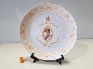 144 X THE QUEEN'S DIAMOND JUBILEE 1952-2012 PLATE WITH A DISPLAY STAND IN 18 BOXES