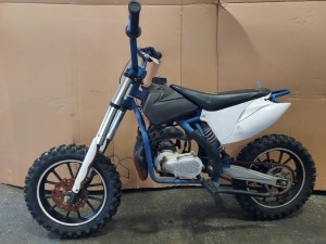 1 X MINI CROSS PITBIKE - 49 CC - ( MODEL DB710) ( DATE 2013 ) - PLEASE NOTE THIS IS NOT TESTED