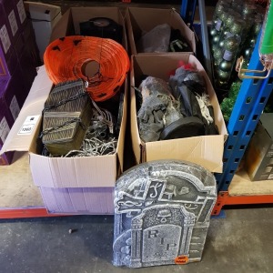 4 X BOXES CONTAINING HALLOWEEN DECORATIONS TO INCLUDE SKULLS, COFFINS LANTERNS, CLOCKS, SKELETONS, DISCO MIRROR SKULL LIGHT, ETC