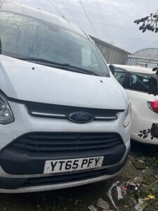 ******THIS VEHICLE IS LOCATED IN CROYDON****** WHITE FORD TRANSIT CUSTOM 330 TREND (DIESEL) YT65 PFY MILEAGE - 221374 ENGINE SIZE: 2198CC HAS KEY NO LOG BOOK 6 SPEED MANUAL DIESEL SEE IMAGES FOR DAMAGE AND CONDITION OF VEHICLE.