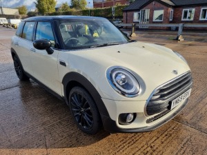 WHITE MINI CLUBMAN COOPER CLASSIC Reg: YM69 ERV V5 APPLIED FOR AND WILL BE FORWARDED MOT UNTIL 5/12/2022 PETROL 11,051 MILES SAT NAVIGATION AIR CONDITIONING CRUISE CONTROL FIRST REGISTERED 06/12/2019 ENGINE SIZE: 1499CC 1 KEY