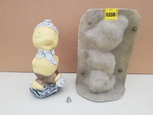 38 CM FOOTBALL DUCK MASTER CAST WITH LATEX SLIP & FIBRE GLASS MOULD