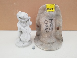 22CM FROG PLAYING THE CELLO MASTER CAST WITH LATEX SLIP & FIBRE GLASS MOULD (FOR CASTING PRODUCT TO RETAIL £11.99)