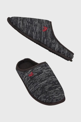 27 X PAIRS OF BRAND NEW MENS FARAH MIXED IE. CULLIANAN NAVY (UK11/12-1, UK9/10-7), CASWELL BLACK / GREY (UK9/10-11, UK7/8-1), AHLERS TAN (UK11/12-7)