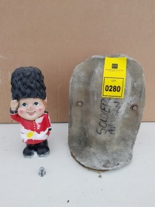 26CM LONDON GUARD MASTER CAST WITH LATEX SLIP & FIBRE GLASS MOULD (FOR CASTING PRODUCT TO RETAIL £19.99)