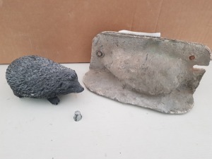 18CM HEDGEHOG STRAIGHT MASTER CAST WITH LATEX SLIP & FIBRE GLASS MOULD (FOR CASTING PRODUCT TO RETAIL £12.99)