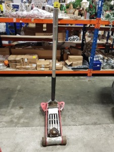 1 X UNBRANDED CAR LIFTING JACK