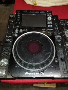 1 X PIONEER DJ CDJ-200NXS2 MULTI PLAYER *PLEASE NOTE ONE BUTTON MISSING* (NOTE: NO POWER LEAD SO CONDITION CANNOT BE ESTABLISHED)