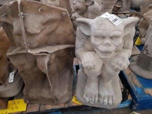 65 CM HEIGHT / 35 CM WIDTH GARGOYLE XL MASTER CAST WITH LATEX SLIP & FIBRE GLASS MOULD (FOR CASTING PRODUCT TO RETAIL £149.99)