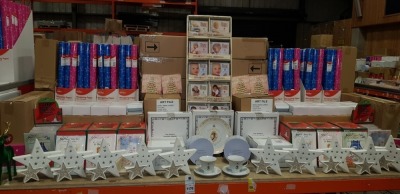 FULL BAY BRAND NEW MIXED LOT CONTAINING LARGE AMOUNT OF WOOLWORTHS WRAPPING PAPER, STAND OF MOSART FOR BABIES, THE QUEENS DIAMOND JUBILEE PLATES, LARGE AMOUNT OF 3D MUSICAL CARDS WITH ENVELOPES, CERAMIC LIGHT UP STARS ETC