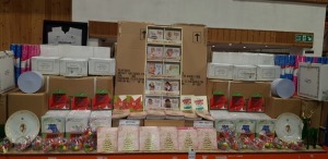 FULL BAY BRAND NEW MIXED LOT CONTAINING LARGE AMOUNT OF WOOLWORTHS WRAPPING PAPER, STAND OF MOSART FOR BABIES, THE QUEENS DIAMOND JUBILEE PLATES, LARGE AMOUNT OF 3D MUSICAL CARDS WITH ENVELOPES AND SPRUCE IT UP REINDEERS, MERRY CHRISTMAS CARDS, AND BAUBLE