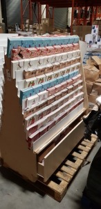 3000+ PIECE BRAND NEW MIXED CHRISTMAS CARD LOT IN VARIOUS STYLES AND DESIGNS -