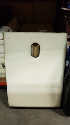5 X USED FOLDABLE MASSAGE BEDS ( 4 X WHITE , 1 X BLACK )- PLEASE NOTE SOME HAVE RIPS / SLIGHT MARKS