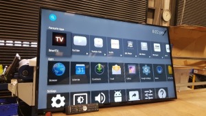 1 X BRAND NEW BOXED CELLO SMART 4K ULTRA HD 50 INCH TV - WITH FREEVIEW - PLEASE NOTE CRACK ON TOP RIGHT OF SCREEN-
