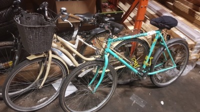 3 X MIX BIKE LOT TO INCLUDE RALEIGH GINO, APOLLO SPRINTER, & CLASSIC LADYS BIKE