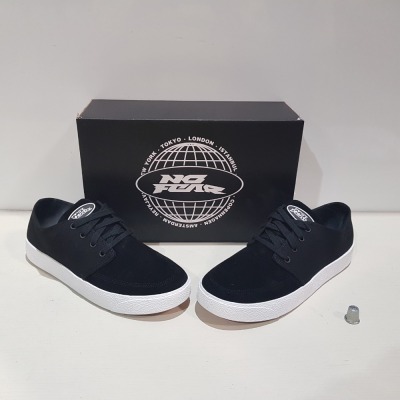 8 X BRAND NEW BOXED NO FEAR SLAM ( SN10) TRAINERS - IN BLACK/WHITE - ALL IN SIZE UK 7 ( RRP £ 74,99 PP - TOTAL RRP £ 599.92 )