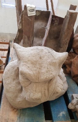 1 X GARGOYLE SIZE 50CM X 35CM WITH FIBRE GLASS MOULD AND LATEX SLIP