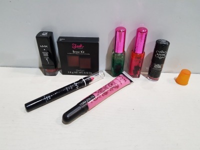 100+ PIECE MIXED COSMETIC LOT TO INCLUDE SLEEK BROW KITS IN MEDIUM AND DARK, NYX SPARKLING PLUM DIAMOND ROUGE LIPSTICK, INK GREEN GLITTER AND PINK NAIL ART, NYX CHAOS JUMBO LIP PENCIL ETC.