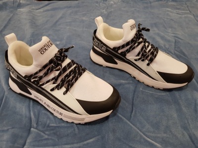 1 X PAIR VERSACE JEANS COUTURE WHITE & BLACK TRAINERS SIZE 7.5 - PLEASE NOTE ITEMS PRE OWNED NOT NEW