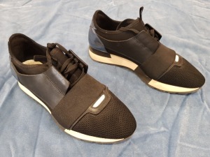 1 X PAIR BALENCIAGA BLACK TRAINERS SIZE 40