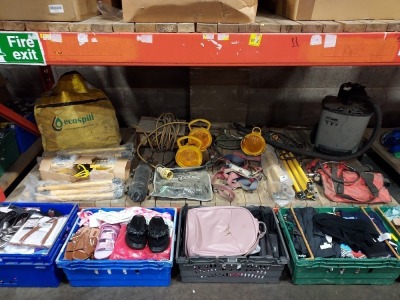 MIXED LOT TO INCLUDE STAND HALOGEN STAND LIGHT, HARNESS, BACK PAC HOOVER,LIFE SUPPORT APPARATUS ETC (PLEASE NOTE ITEMS HAVE BEEN USED)