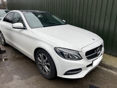 *** PLEASE NOTE THIS VEHICLE IS SITUATED IN CROYDON*** WHITE MERCEDES BENZ C300 SPORT BLUETEC HYBRID 2143CC ELECTRIC DIESEL 4 DOOR SALOON REG: HY15 DLV VIN : WDD2050122F169756 FIRST REGISTERED 10/3/2015 NO KEYS NO PAPERWORK VEHICLE IS LOCKED MOT UNTIL 17T