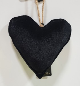 72 X BRAND NEW THE VINTAGE GARDEN ROOM BLACK VELVET HANGING HEARTS - 16 X 18 X5CM