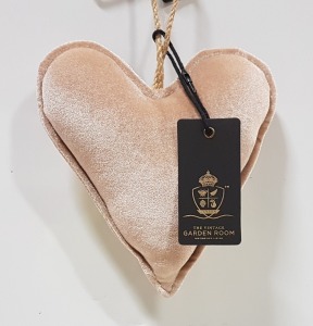 72 X BRAND NEW THE VINTAGE GARDEN ROOM MINK VELVET HANGING HEART SIZE 16 X 18 X5 CM