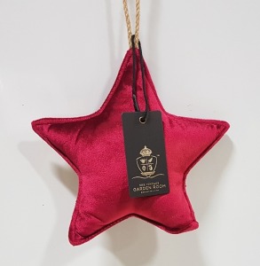 72 X BRAND NEW THE VINTAGE GARDEN ROOM RED VELVET HANGING STAR SIZE 20 X 20 X 5 CM