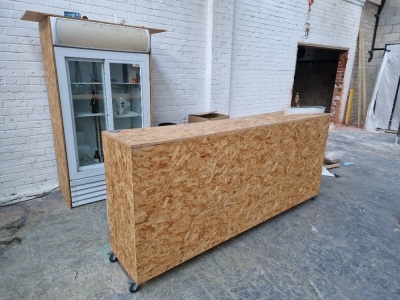 *** THIS ASSET IS LOCATED IN REDDISH & WILL NEED COLLECTING BY ARRANGEMENT UP TO FRIDAY 3RD FEBRUARY 2023 *** BESPOKE WOODEN WHEELED BAR WITH CAPITAL TWIN SLIDING DOOR BOTTLE FRIDGE