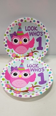 360 X PACKS OF 10 BRAND NEW LOOK WHOS ONE PAPER PLATES - IN 6 BOXES -26CM