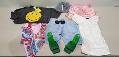 25 PIECE BRAND NEW CLOTHING LOT CONTAINING - BOO HOO HIGH HEELS- BOO HOO DRESS - NEW LOOK BUCKET HAT- URBAN TREADS SWIM SUIT- BRAS - BERSHKA DENIM SHORTS ETC -IN VARIOUS SIZES IN 1 TRAY - TRAY NOT INCLUDED