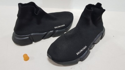 1 X BALENCIAGA SOCK TRAINER SIZE UK 7 **PLEASE NOTE THESE ARE USED BUT IN GOOD CONDITION**