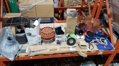 FULL TOOL LOT CONTAINING COPPER BRACKETS - HARNESS AND ROPES-LIFTING BELTS - COPPER NAILS - PATINATION OIL - SOUDAL SILICONE ETC