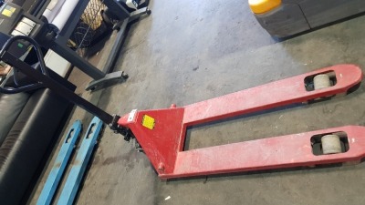 1 X CLARKE STRONGARM PUMP TRUCK ( NET WEIGHT 61 KG )