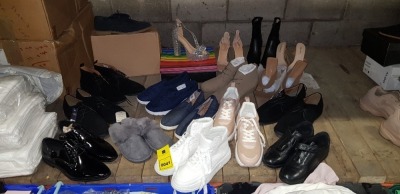 17 X PIECE BRAND NEW MIXED SHOE LOT CONTAINING TOPMAN FORMAL SHOES, MINIMAL TRAINERS, TOPMAN CASUAL SHOES, CUSHION WALK SLIP ONS, PUBLIC DESIRE HEELS AND BURTONS SHOES ETC - ALL IN VARIOUS SIZES