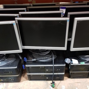 8 PIECE COMPUTER LOT CONTAINING 4 X HP COMPAQ ELITE 8300 PC SYSTEM I5 3.2, 8GB 128GB SSD WINDOWS 10 AND 4 X HANS-G HW173A SCREEN